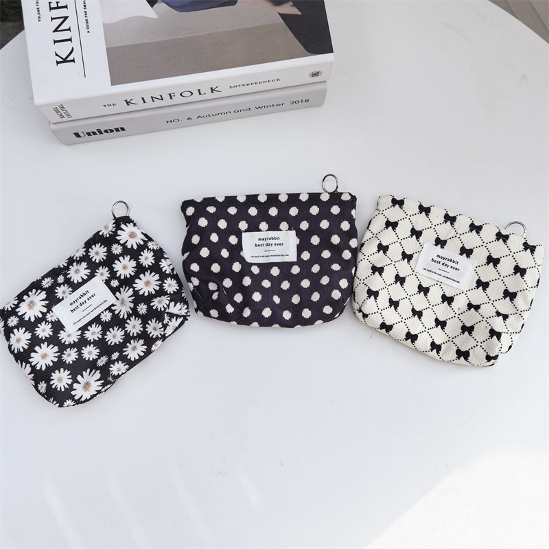 60g Weight Canvas Lining Material Zipper Closure Type / Strap Type Cosmetic Bag Bags Type Daily, Street, Shopping Occasion Corduroy Material Leopard Pattern All Seasons Season Women's Gender Elegant, Streetwear Style Square Shape Small Size Elegant Streetwear Leopard Corduroy Square Makeup Bags 10