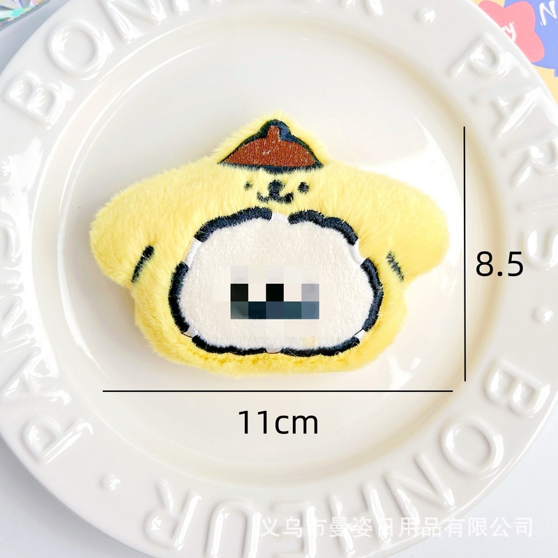 かわいいアニメの白い犬のハンカチのカバーがギシギシと呼ばれています。|undefined
