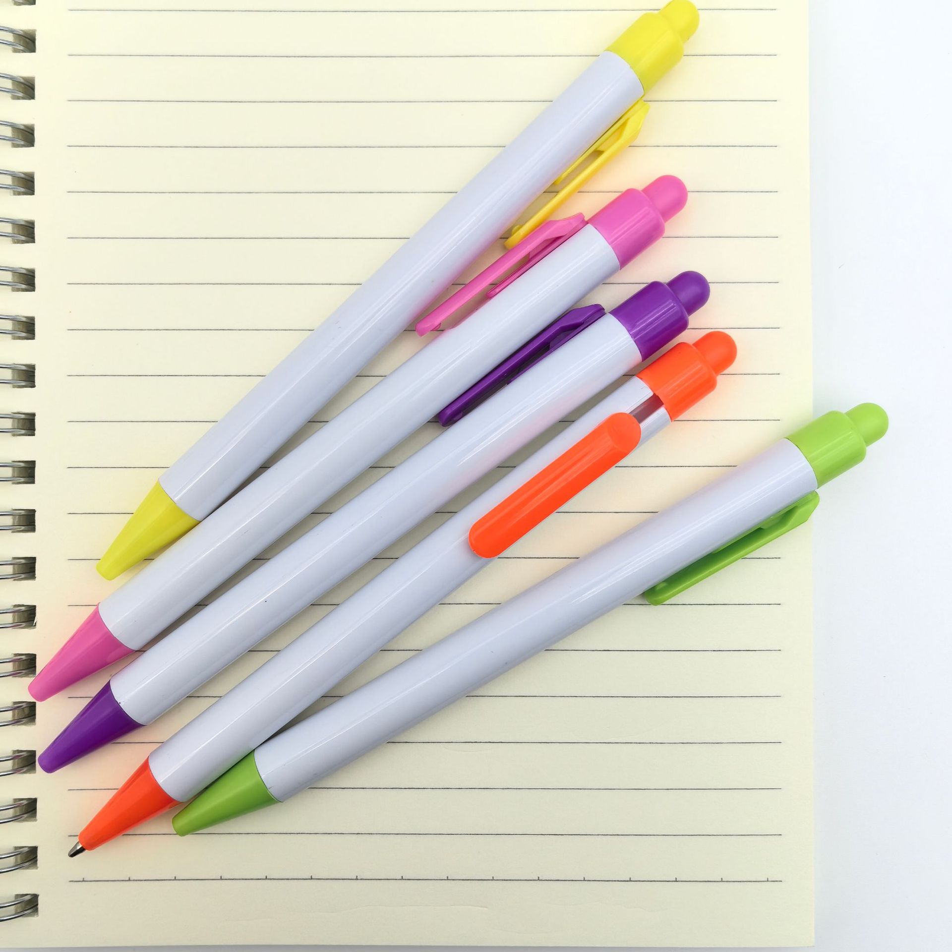 La parte superior de la bolígrafo de muñeca se puede instalar en la película de muñeca tridimensional de la bolígrafo publicitario DIY personalizado