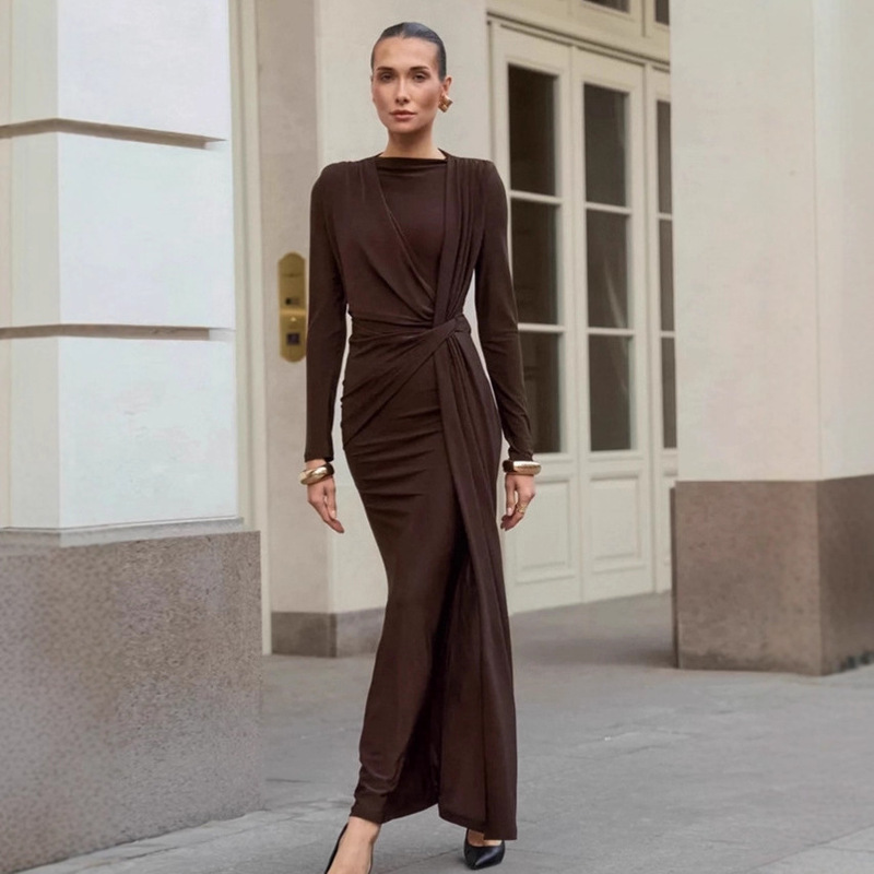 European and American Cross-Border Brown Round-Neck Knitted Dress for Women, 2026 Autumn Design, Fitted Hip Skirt, Long Dress, Women's Clothing