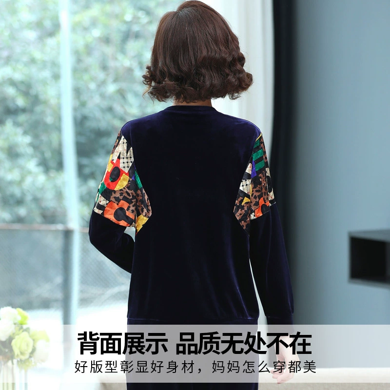 Весенний костюм для мамы среднего возраста 2025 новый иностранный стиль 50 лет среднего и пожилого возраста повседневная спортивная одежда женский осенний и зимний свитер