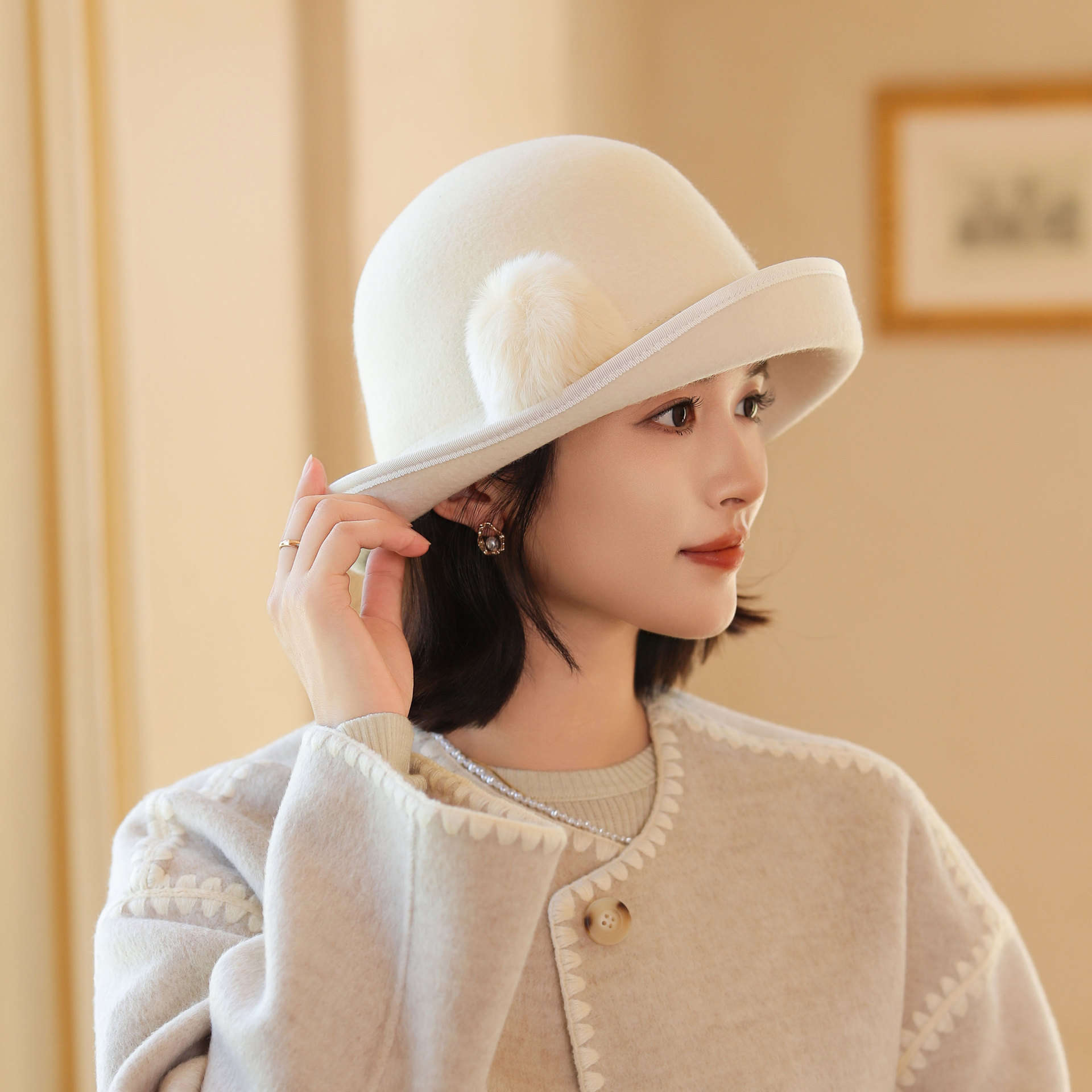 Women's Autumn/Winter Wool Elegant Rolled-Brim Bucket Hat Large Pom-Pom Fisherman's Hat Elegant And Warm Hat_voghion.com