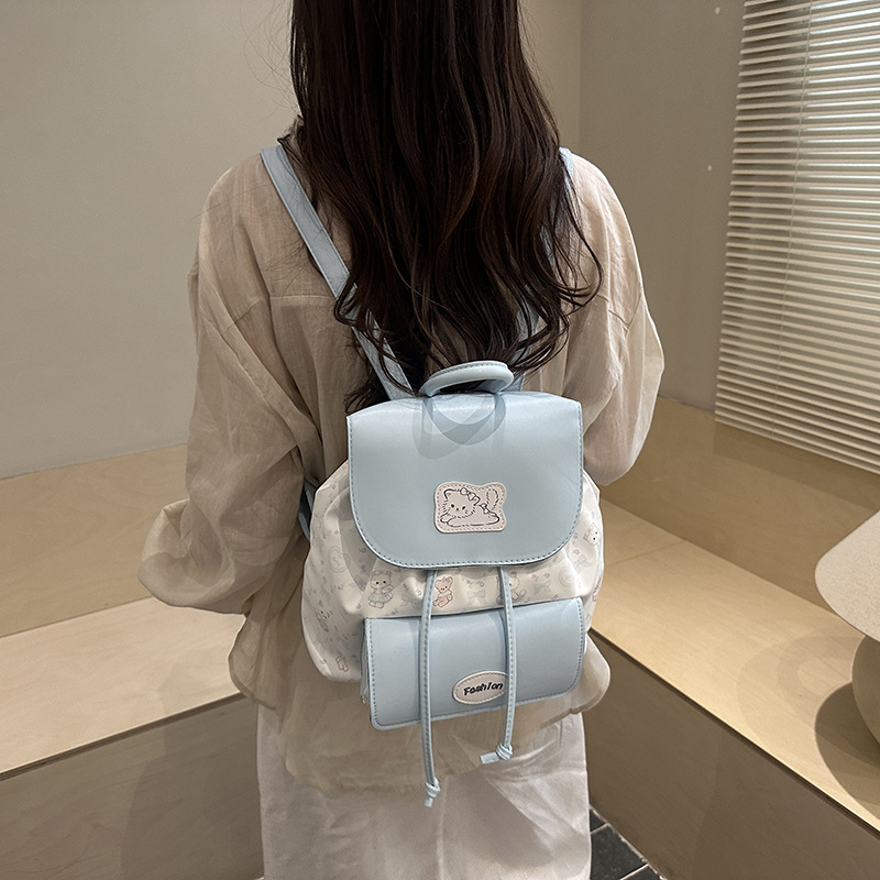 2026 nueva mochila de moda de verano dulce chica pequeña mochila de viento simple universidad mochila de color de choque mujer
