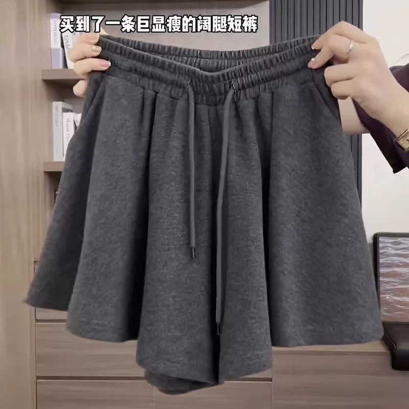 Пышная девушка в форме груши носит повседневные широкие шорты большого размера, новая летняя тонкая плиссированная юбка с высокой талией.