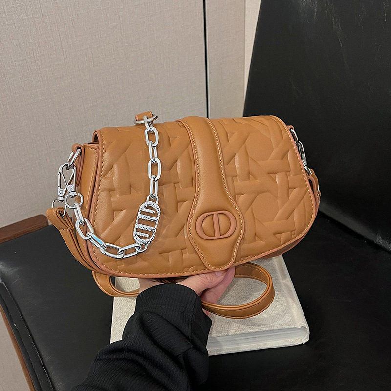 Bolso de cadena de nicho de sentido de alta gama transfronterizo para mujer 2025 nuevo bolso de todo fósforo de moda bolso de mensajero de un solo hombro de estilo occidental