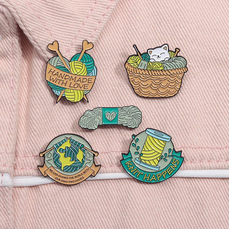 Casual Elegant Lady Pin Letter Cat Alloy Stoving Varnish Unisex Brooches display picture 8