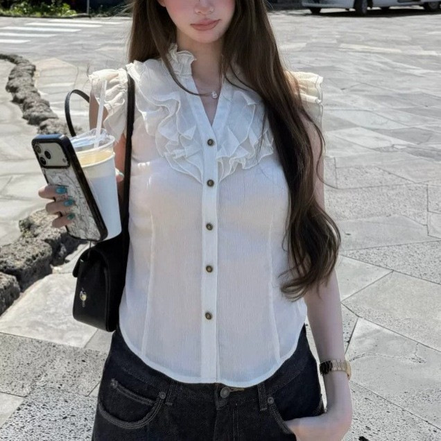 Miss Yan Aurora's Korean-Style Fragrant and Gentle Ruffled Blouse with a Fluttering Sleeve Design