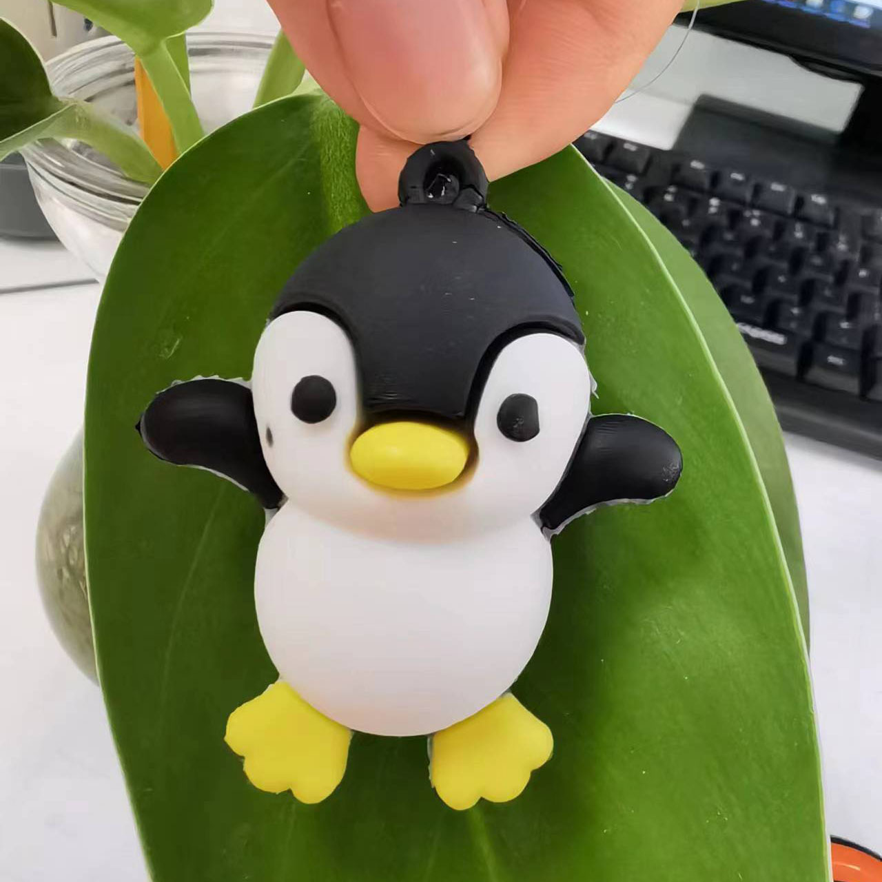 Acuario de goma suave decoración hogar pecera paisaje decoración suspendida bola pingüino colgante al por mayor flotante bola transparente