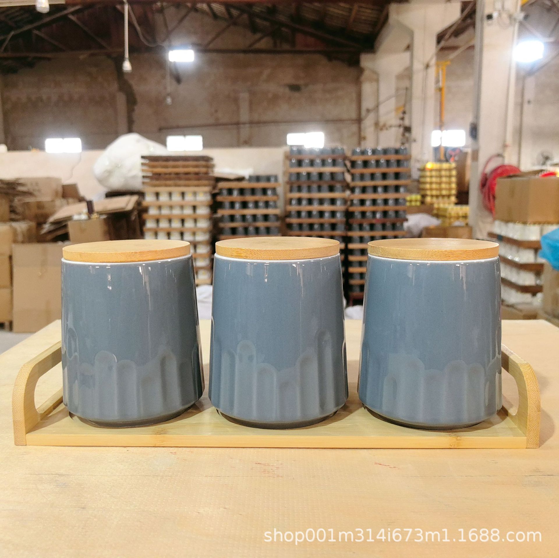 Traje gris de tres piezas