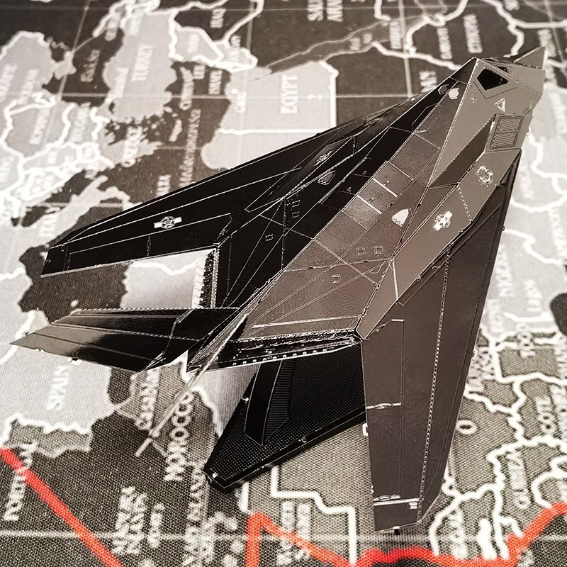 Estatua mágica de acero al por mayor versión de color avión un grupo metal rompecabezas mini 3D tridimensional hecho a mano DIY modelo de montaje