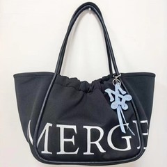 MERGE 新型单肩中号尼龙布包慵懒风时尚简约纯色抽绳女士单肩包字