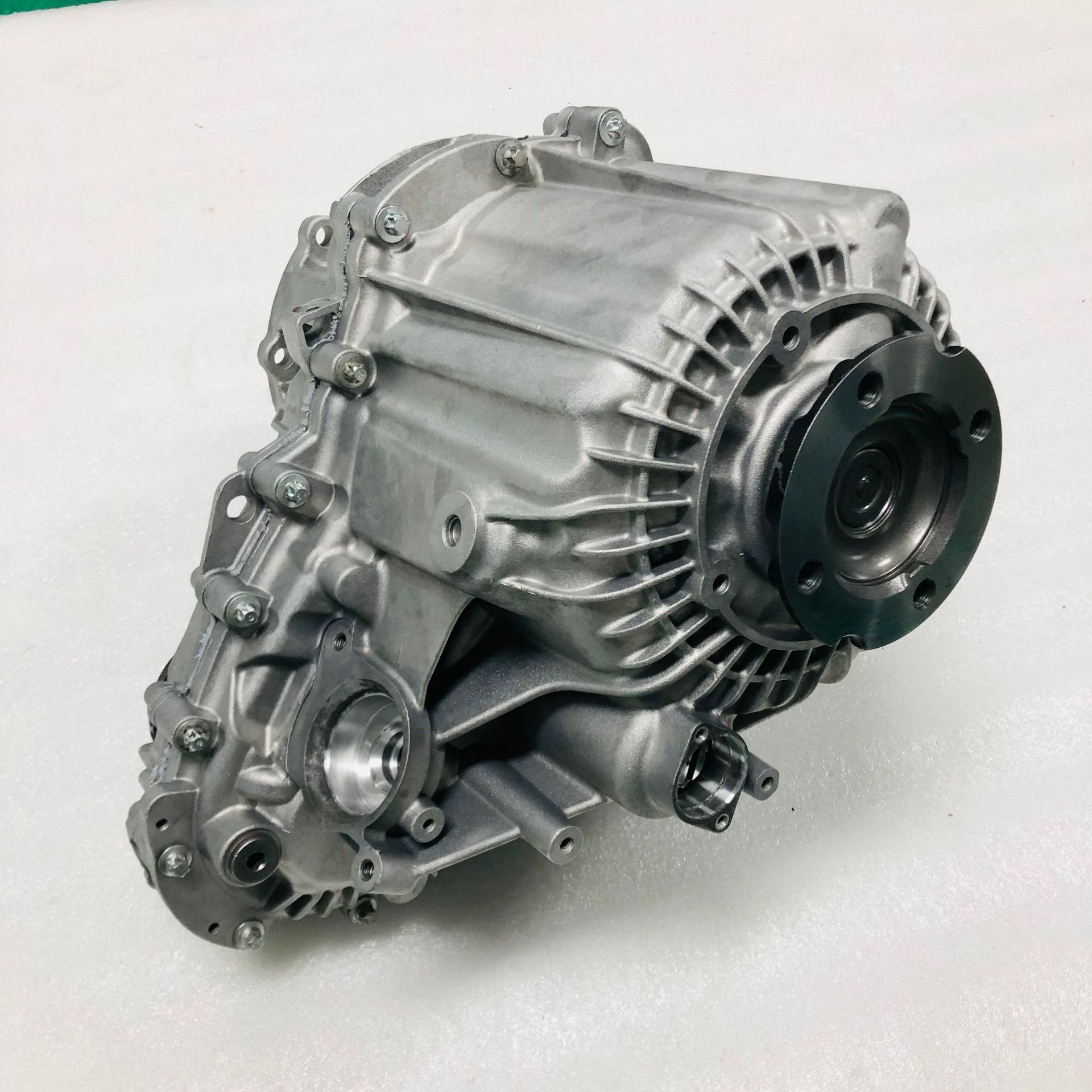 Suitable for Land Rover Range Rover Sport and Discovery 4, 8-speed transfer case assembly