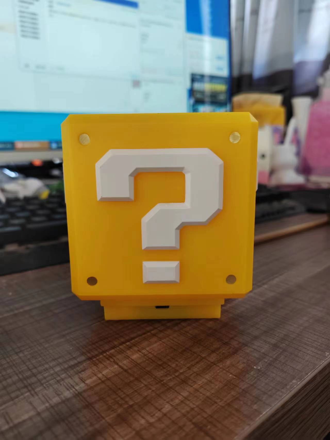 TikTok Mario Question Mark Lámpara de escritorio USB recargable LED Luz nocturna Juego Sonido Regalo creativo.