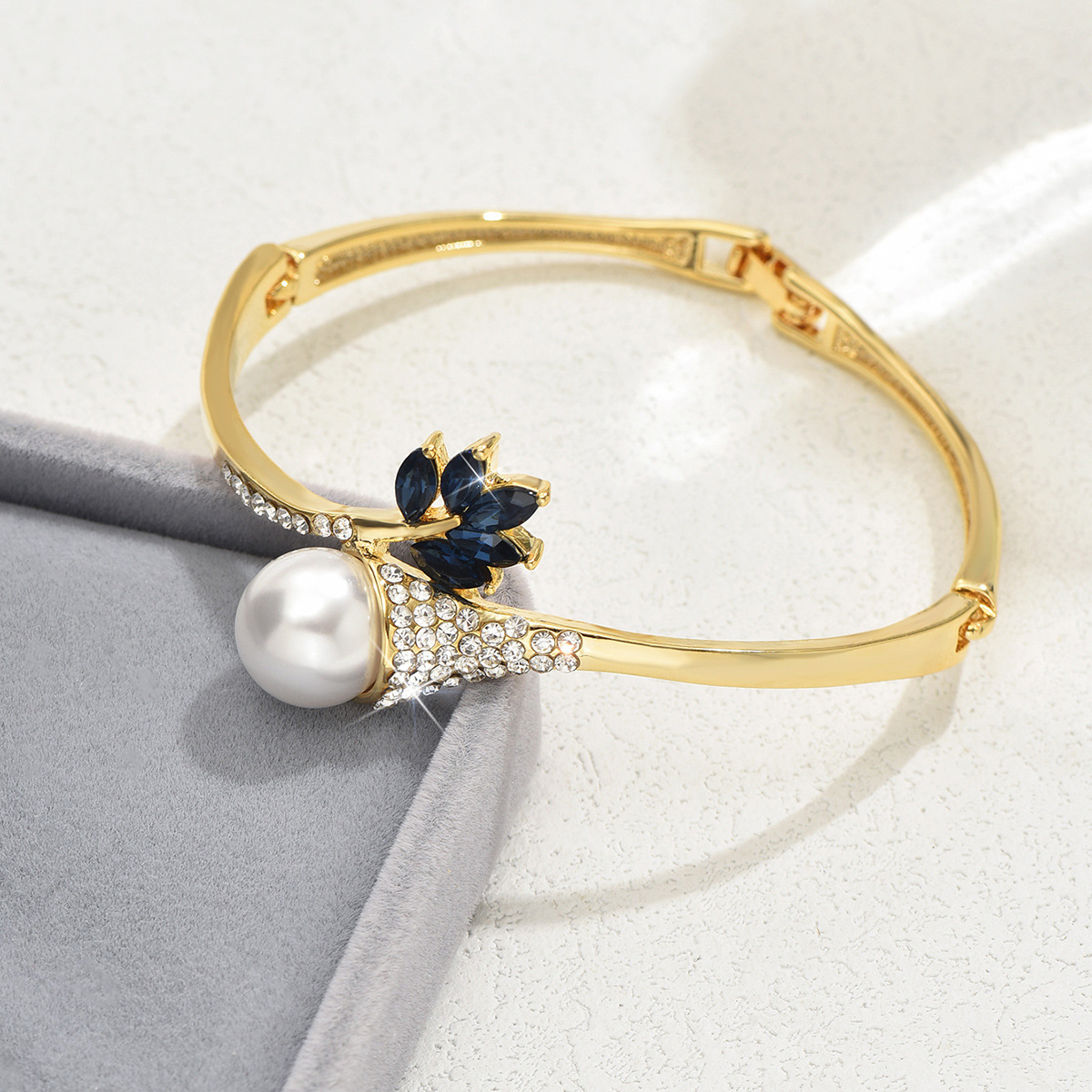 Europa y los Estados Unidos de venta caliente irregular y asimétrica serie de fabricantes de pulseras de diamantes de perlas venta directa al por mayor joyas de mano para mujeres image 7