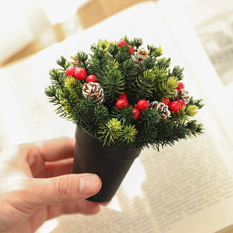 Plástico 13CM mini árbol de Navidad de escritorio verde cinturón de nieve cubierto de tela pequeña decoración de Navidad