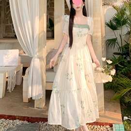 大码女装法式初恋感雏菊刺绣连衣裙女夏泡泡袖长裙
