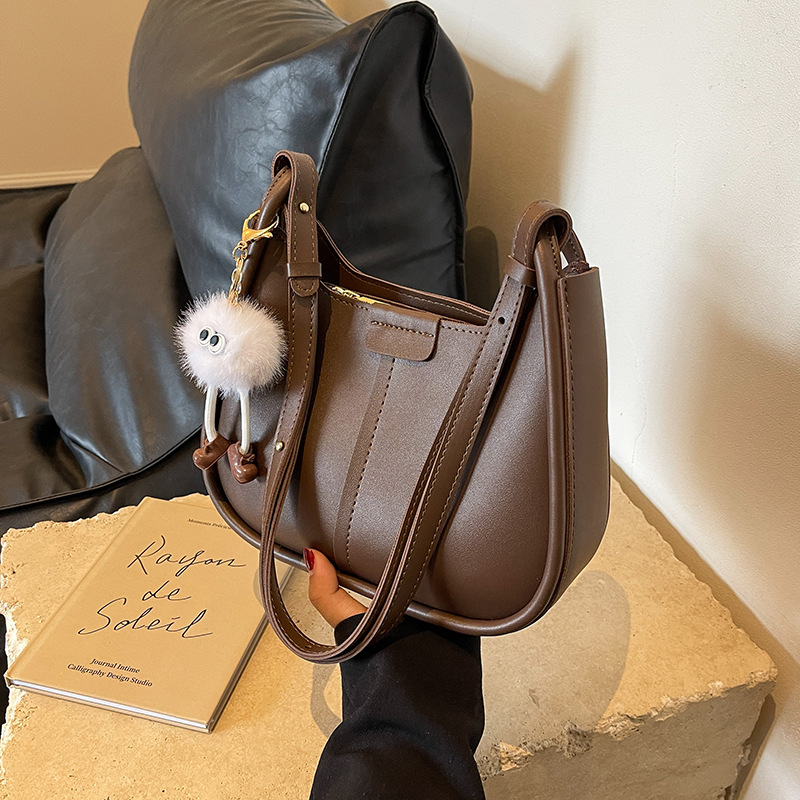 High-end Western style small bag 2023 new women's bag popular popular all-match messenger bag shoulder underarm bucket bag