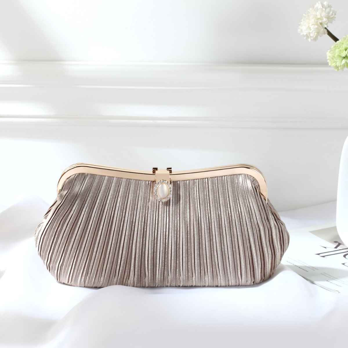 Comercio electrónico transfronterizo Estilo japonés Hardware plisado europeo y americano Bolsa de banquete Bolsa de vestir Bolsa de embrague Bolsa de noche Bolsa de fiesta