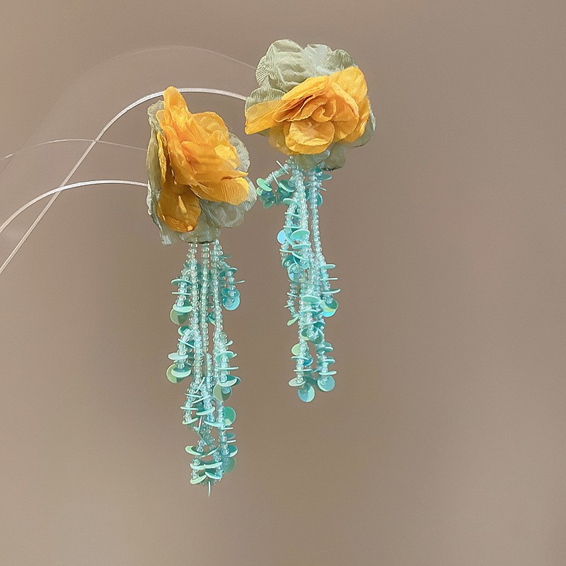 Pendientes de borla de flores de tela de aguja de plata Pendientes de estilo de vacaciones junto al mar