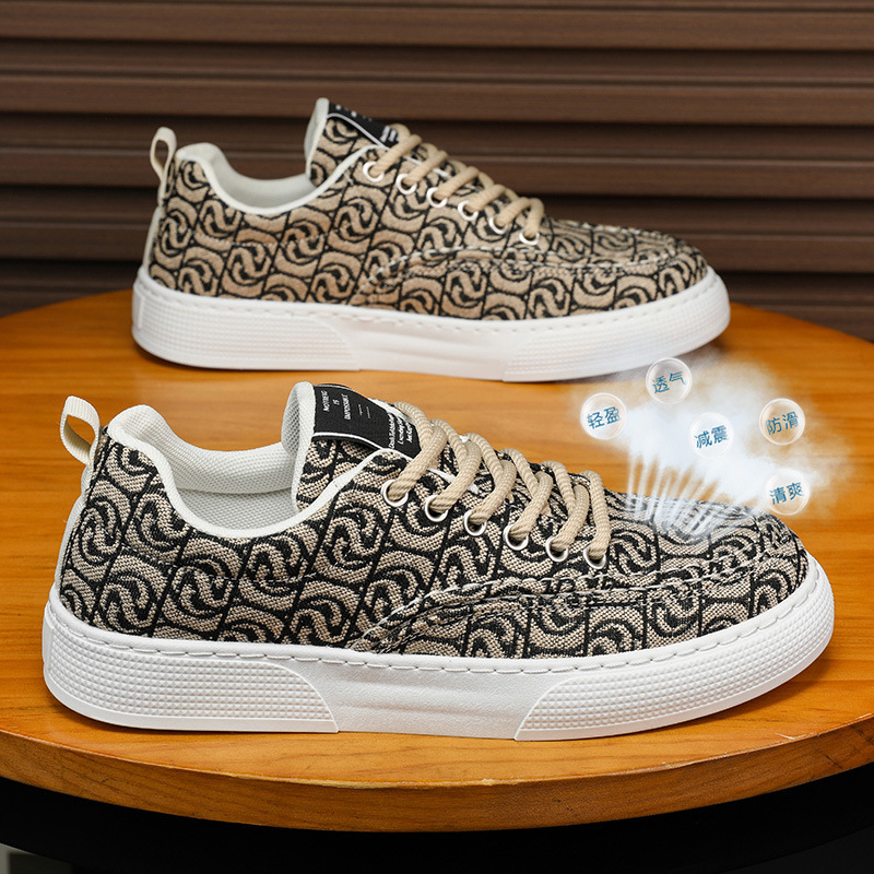 Zapatos de lona de corte bajo para hombre verano 2025 nuevo estilo nicho de corte bajo zapatos de tabla estampados zapatos de moda casuales deportivos de plataforma para hombre