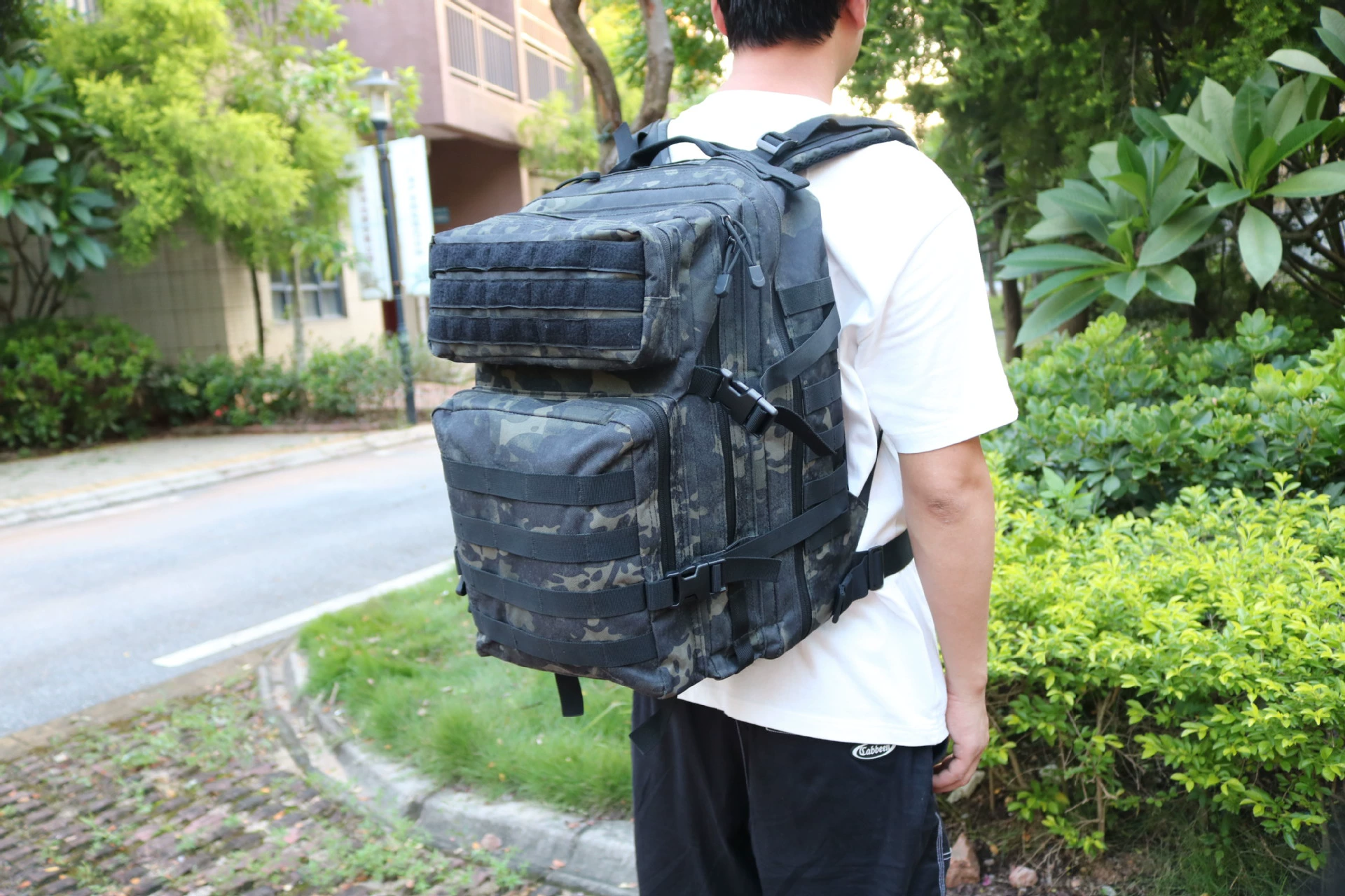 Mochila táctica NANFOO 45L con sistema Molle y compartimentos organizados
