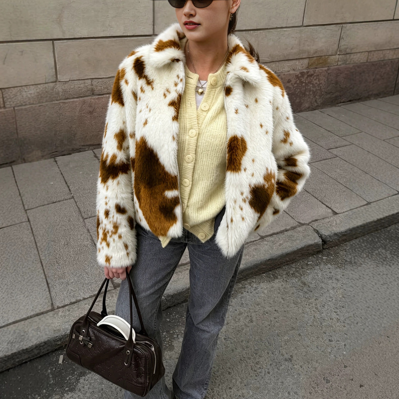 2026 European and American cross-border autumn/winter women's collection: cow-print plush jacket, an INS-style warm and versatile collared jacket 2026 European and American cross-border autumn/winter women's collection: cow-print plush jacket, an INS-style warm and versatile collared jacket