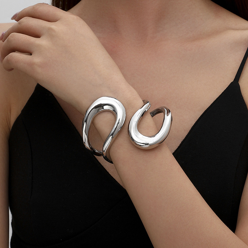 Joyas transfronterizas europeas y americanas Collar de nicho de múltiples capas de moda simple Choker Personalidad Estilo exagerado Collar Pulsera Mujer