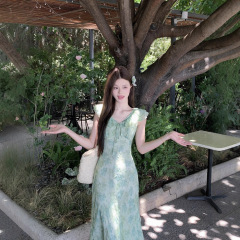 绿色吊带碎花连衣裙女夏季2025年海边度假穿搭长裙夏日绝美小裙子
