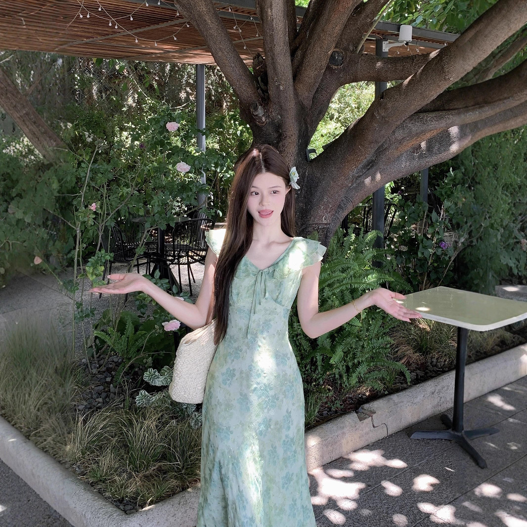 绿色吊带碎花连衣裙女夏季2025年海边度假穿搭长裙夏日绝美小裙子