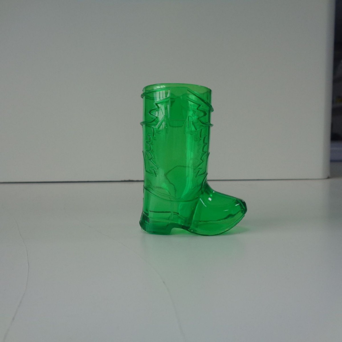 зеленый непористый