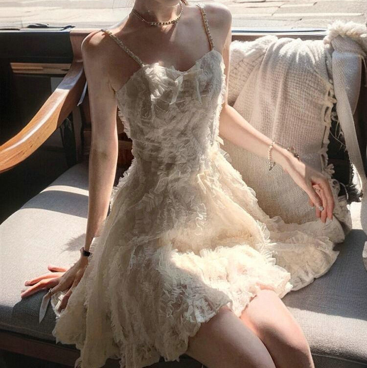 2026 Summer New Style Elegant High-End Diamond Chain Feather Strap Dress for Women, Waist-Cinching Slimming Travel Dress