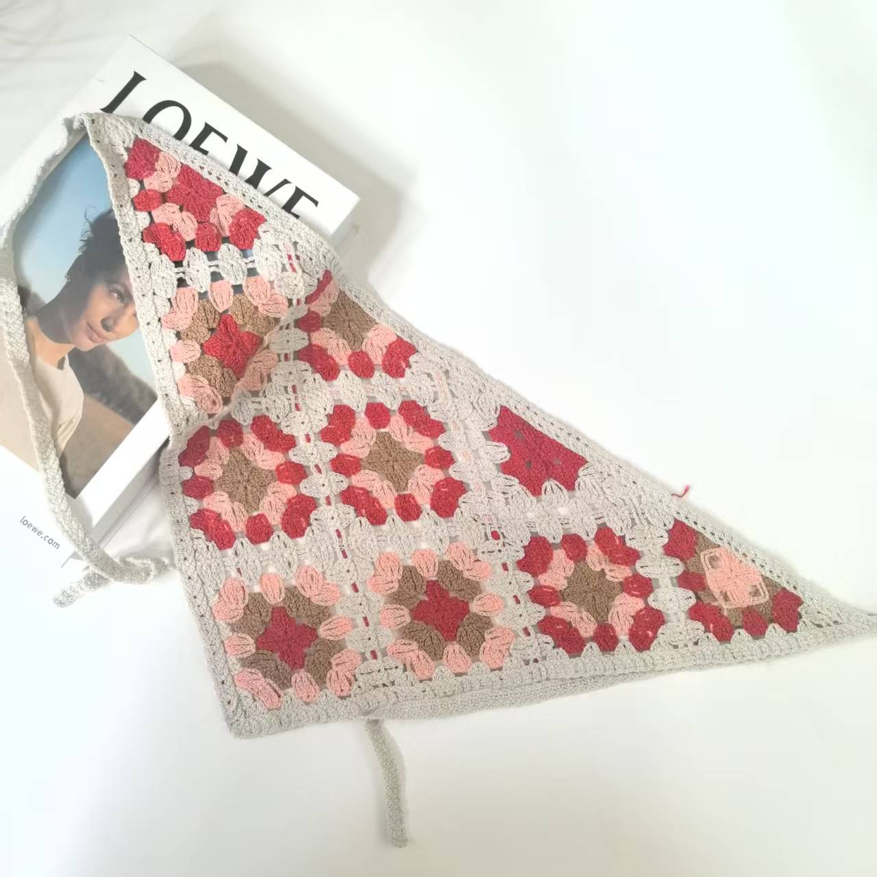 Francés vintage turbante mujer turbante triángulo de dopamina viaje dulce encantador gancho flores estilo de arte de punto de moda correa de pelo