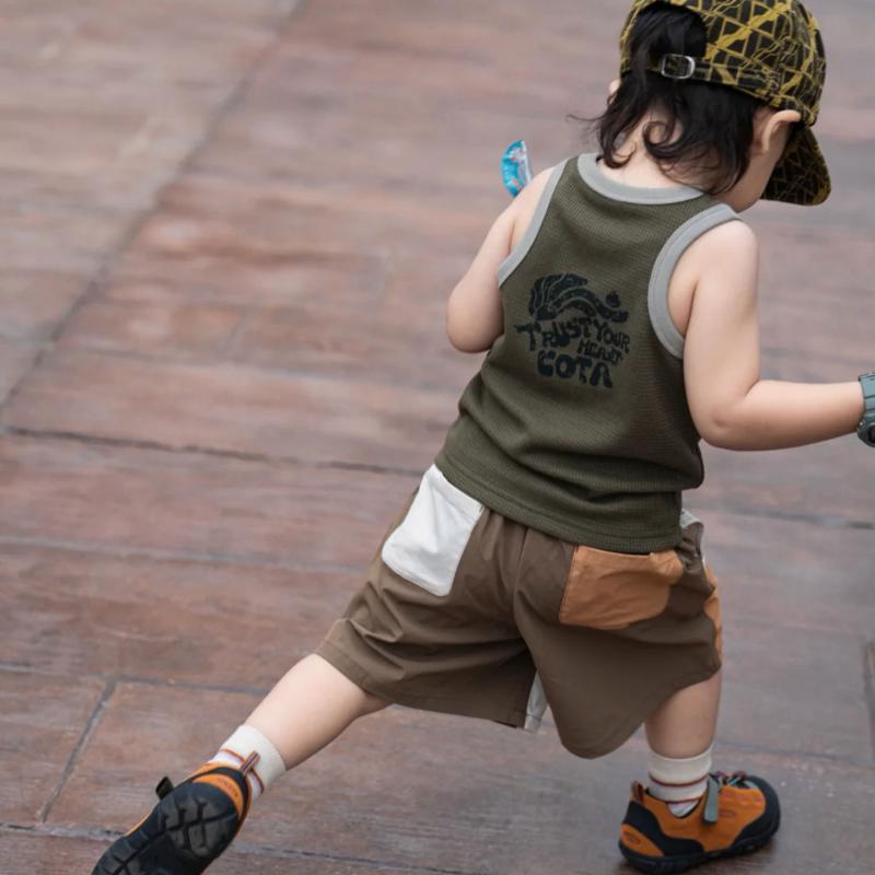 男の子夏服 2025 新しいトレンディでクールな軽量ノースリーブ通気性ベスト子供用ルーズカジュアルショーツ 2 点セット|undefined