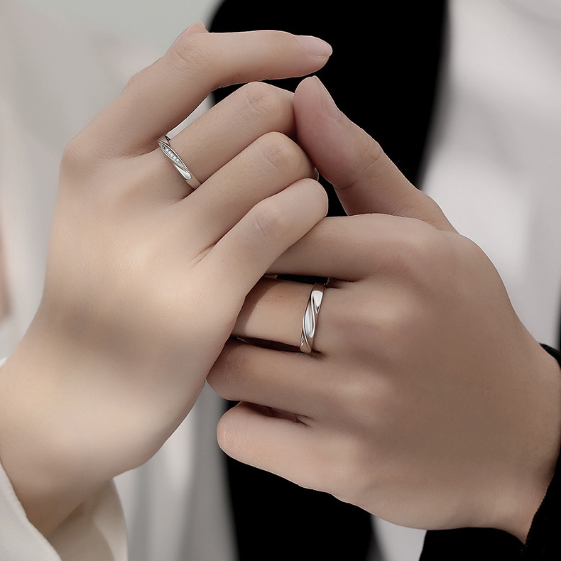 White Copper Plated with Real Gold Couple Rings for Lovers, Mobius Design, Light Luxury, Adjustable, Gift for Men and Women White Copper Plated with Real Gold Couple Rings for Lovers, Mobius Design, Light Luxury, Adjustable, Gift for Men and Women