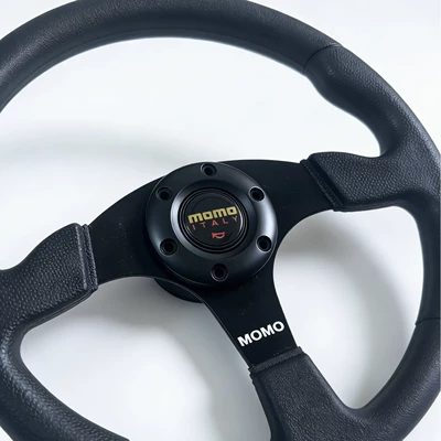 Universal Competitive Steering Wheel, Steering wheel