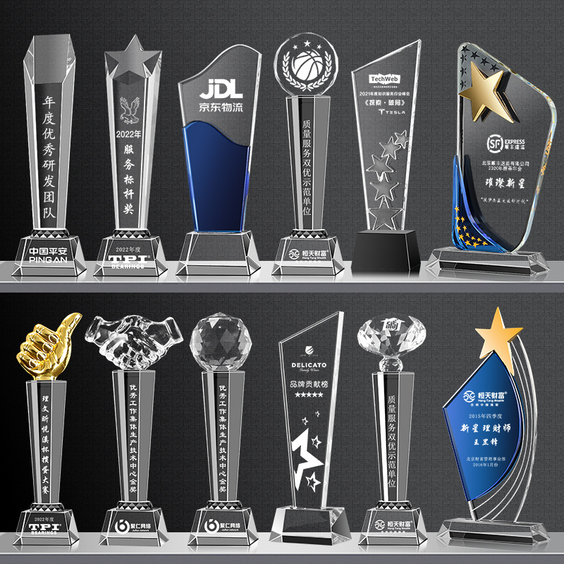 Custom resin crystal trophy medals, engraved metal souvenirs, thumb-shaped crystal trophies for team customization.