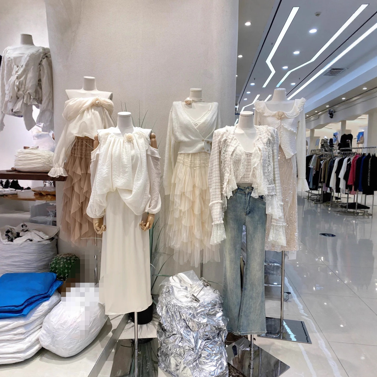 冬季毛衣女装撤柜批发直播实体货源Clothing wholesale女式针织衫