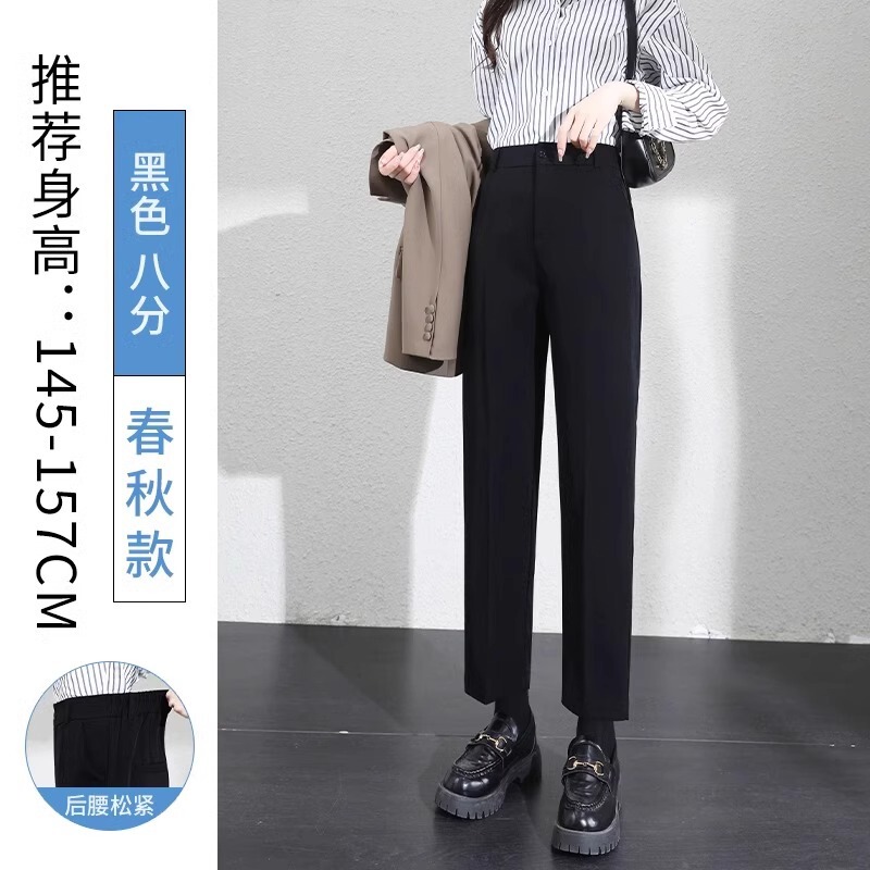 黒いスーツのズボンの女性のペンダント感があります。|undefined