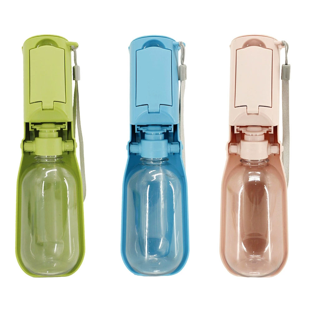 Собака выходит из стакана для воды портативный питьевая вода