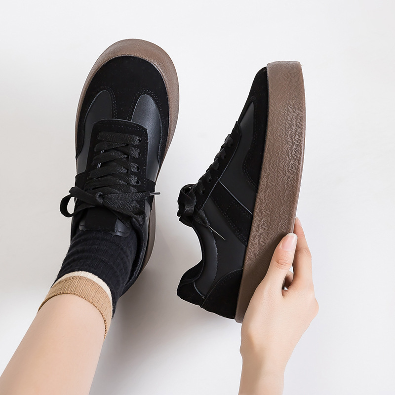 Otoño nuevos zapatos de entrenamiento alemán de suela gruesa pareja de zapatos deportivos casuales de moda coreana zapatos blancos de mujer F8862 image 3