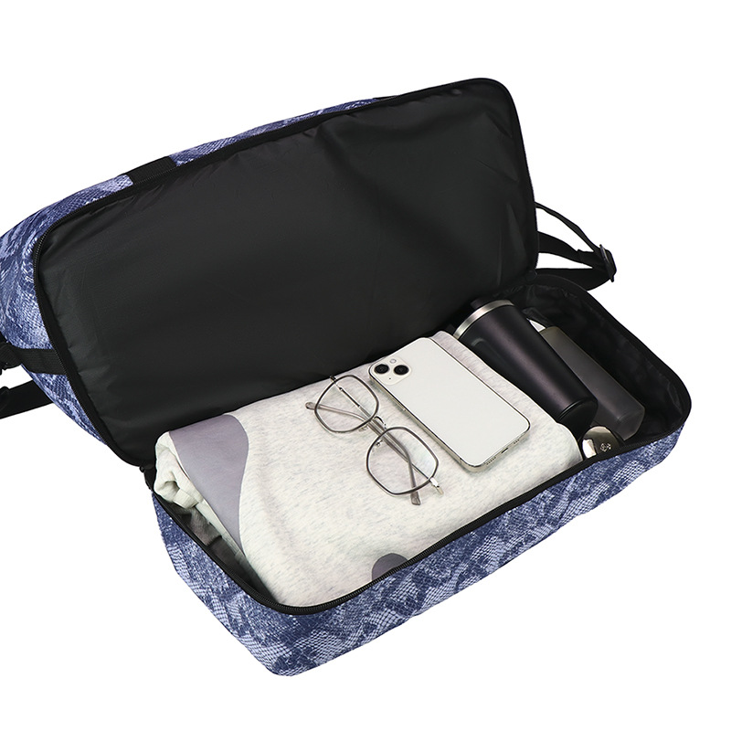 Trend design capacious travel bag to go out