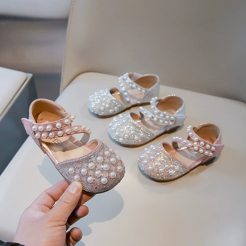 2025 весна и лето новые кожаные туфли для девочек корейские маленькие девочки жемчужные полусандалии мягкие подошвы для детских танцевальных туфель