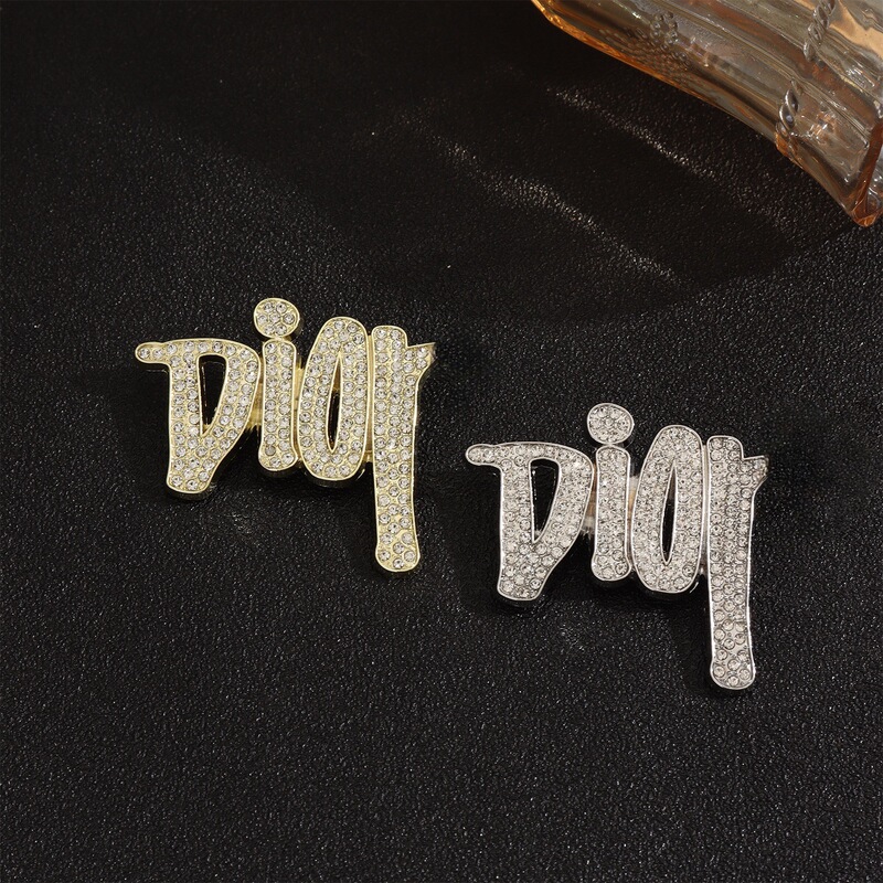 High-Quality Dijia Letter Brooch with Diamonds, Accessible Luxury and High-End Letter Brooch, Versatile Clothing Brooch