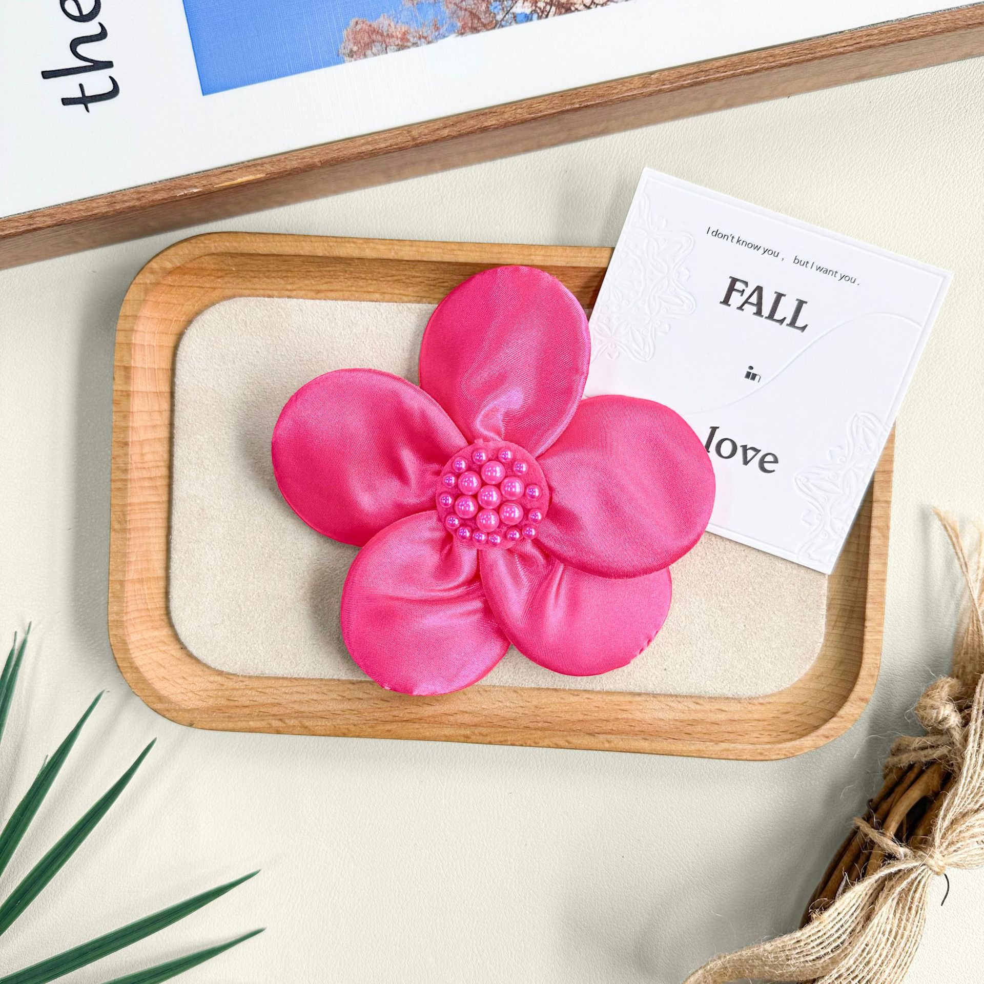 5 flores de tela de perla hermosa moda estereoscópica en blanco y negro accesorios de la habitación de tela pegada ropa bolsa accesorios para el cabello image 3