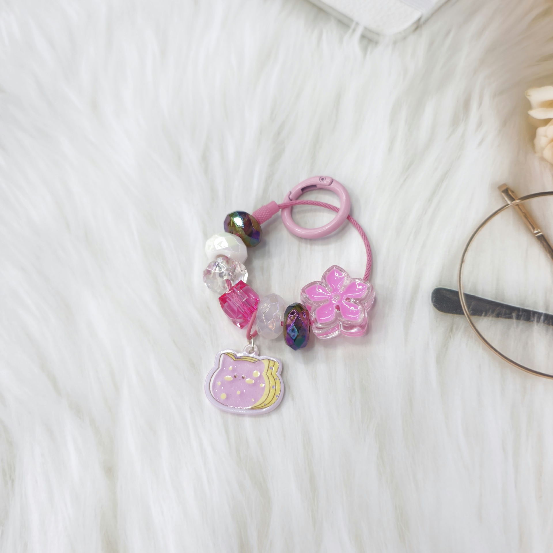 2023 nueva flor fresca Linda perla cuentas de dibujos animados acrílico llavero colgante bolsa adornos
