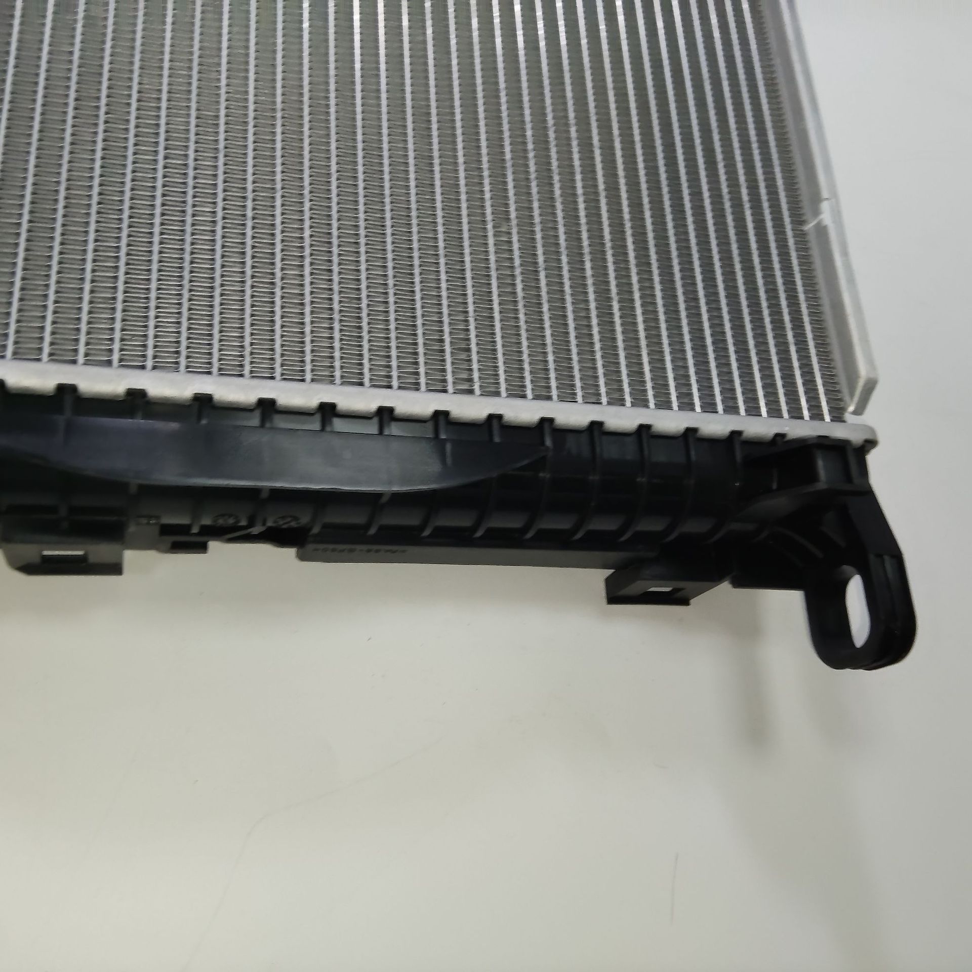 Suitable for 2017-2025 Audi A6L/A7/A8/Q7/Q8 Radiator Water Tank 95812125110