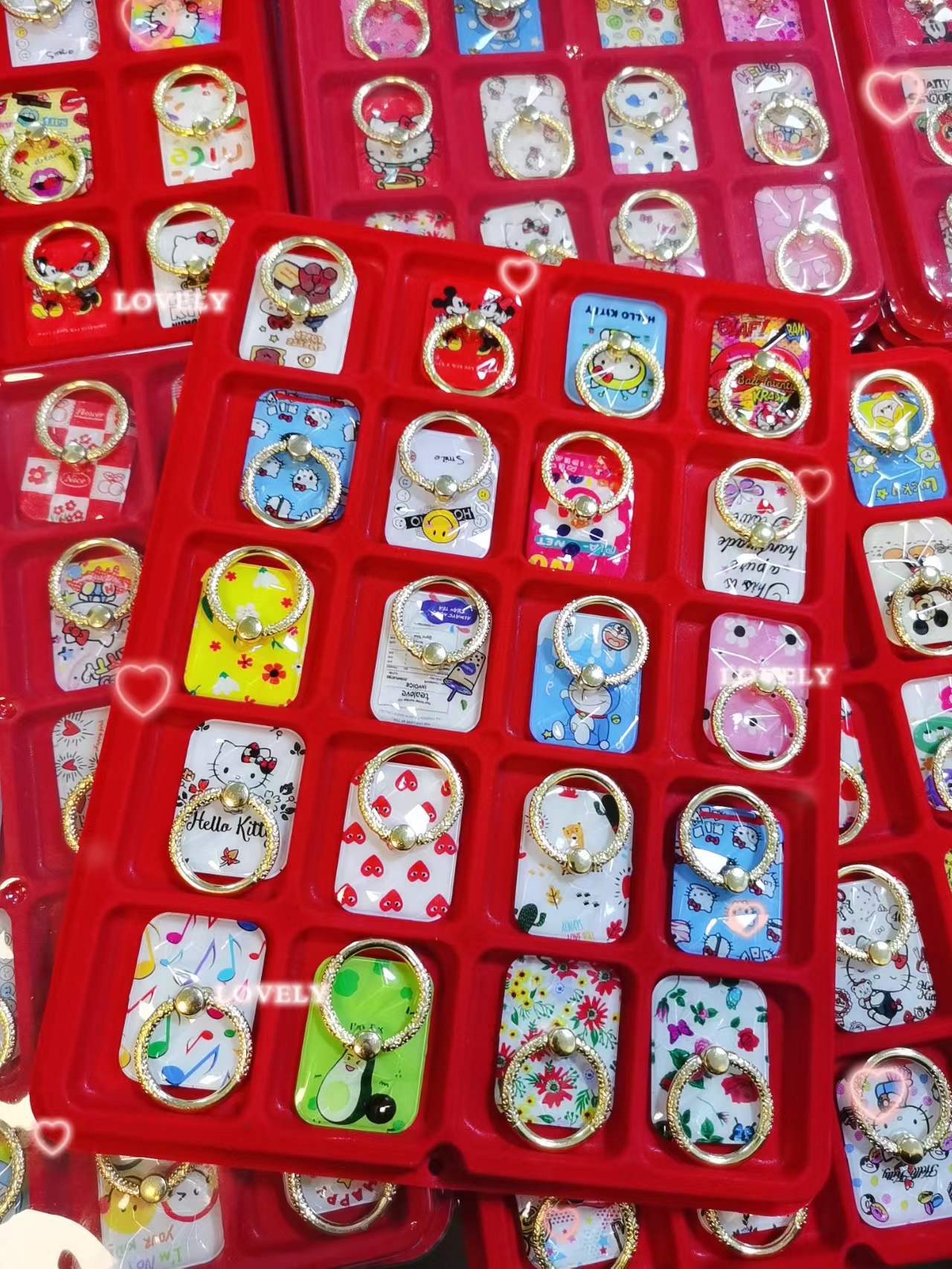 Una caja de 20 soportes electrochapados cuadrados de alto brillo cuadrado soporte de teléfono móvil 8 colores redondos hebilla de anillo giratorio de 360 grados