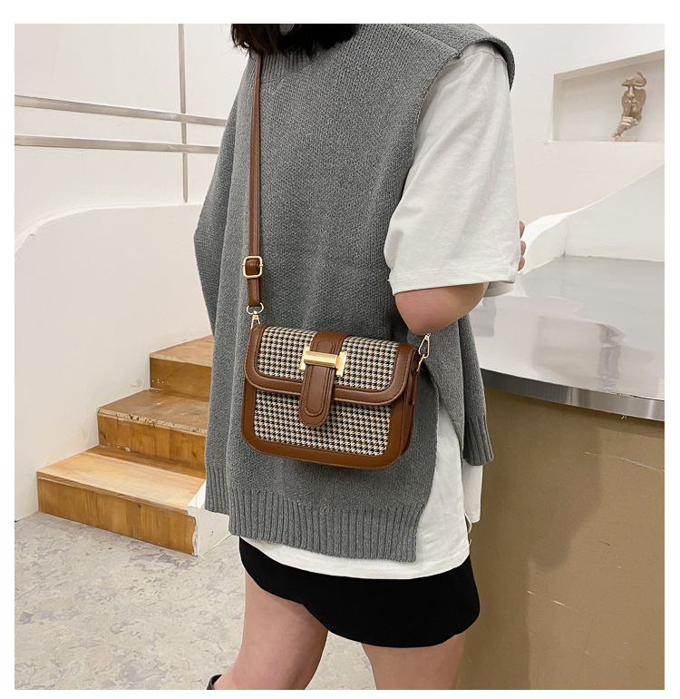 Fashion One-shoulder Messenger Small Square Bag display picture 16