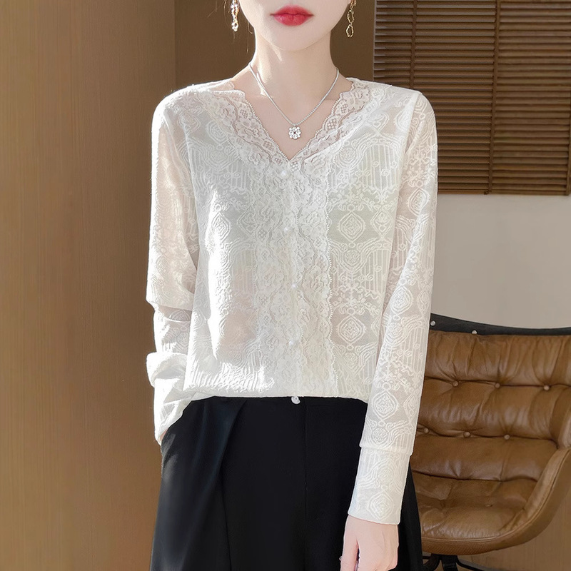 Spring and Summer New V-neck Women's Lace Knitwear French Hollow Pearl Buckle Base Cool Thin Inner Fashion