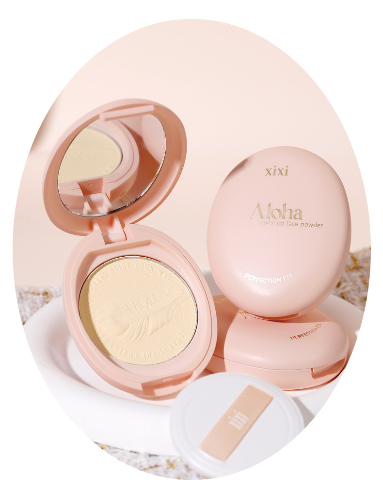 xixi Soft Light Feather Setting Powder Compact features a matte, soft mist concealer, long-lasting water resistance, and no smudging. It's a pseudo-natural look for students undefined